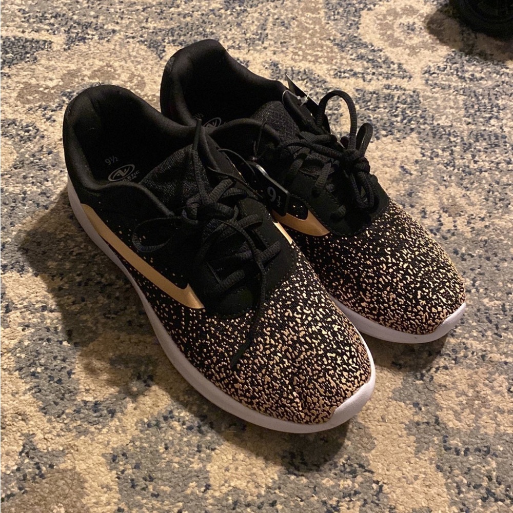 BNWT Sneakers - Picture 2 of 9